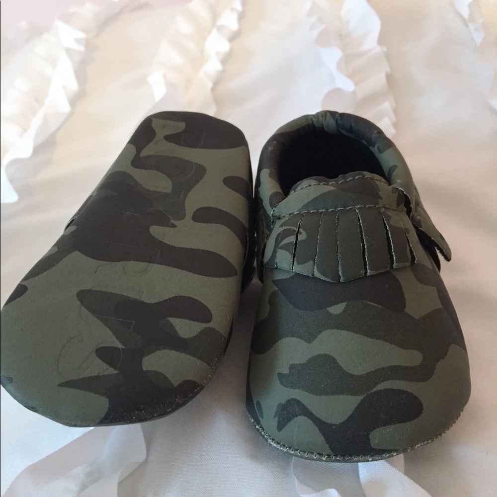 Unisex camo moccs